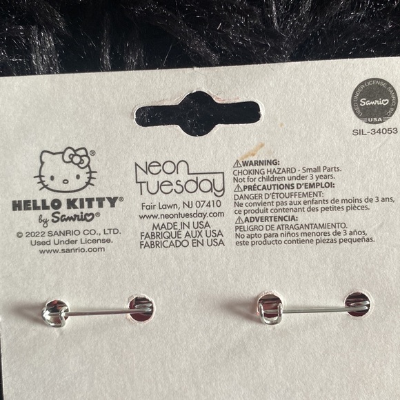 🆕Hello Kitty pin set- 4 pins - Picture 4 of 6